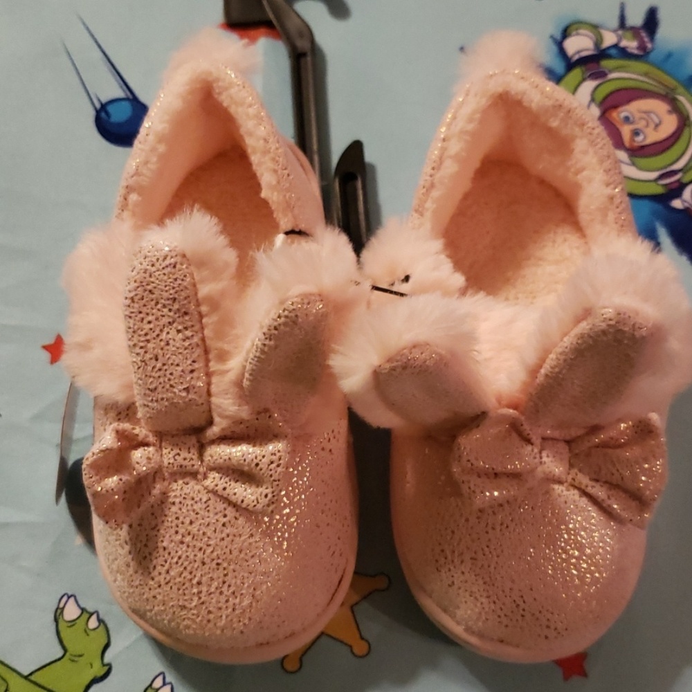 Girl's slippers